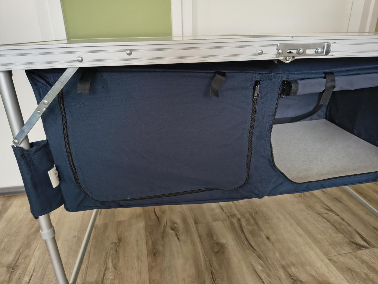 Prachtige campingtafel en kast in één! Vrijbuiter opbergkast.