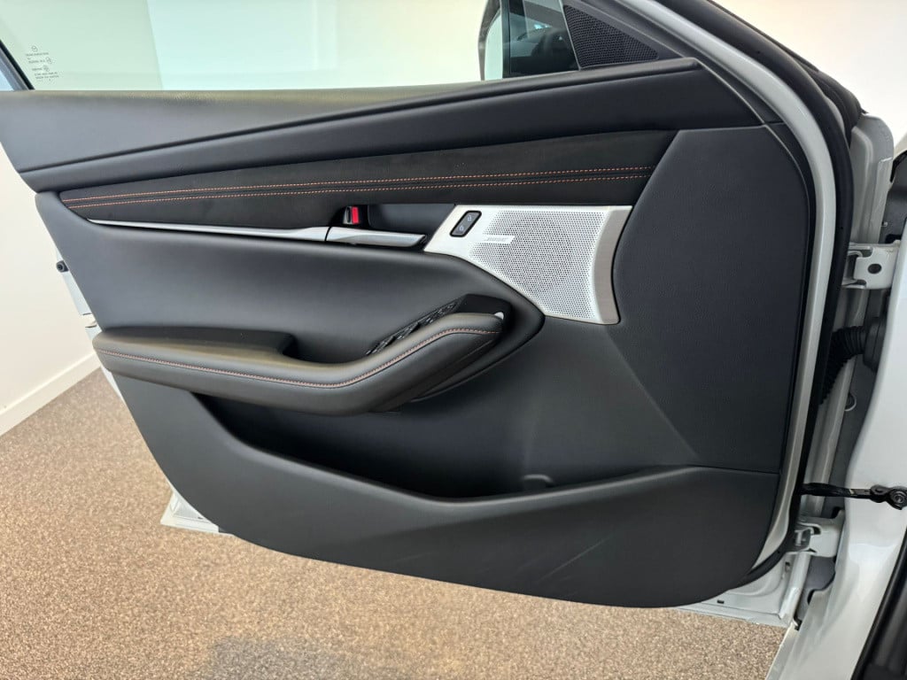 Mazda 3 2.0 e-skyactiv-g m hybrid 122 homura