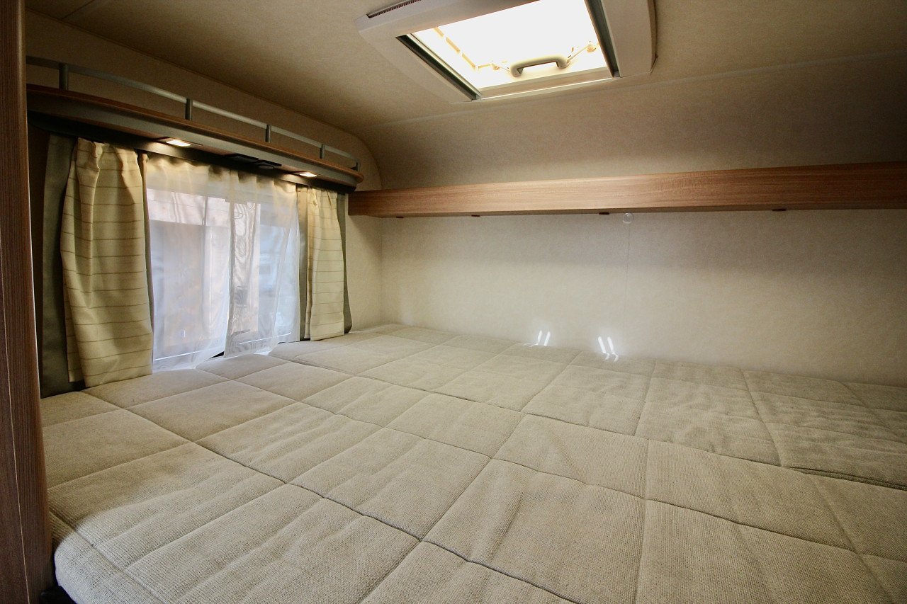Knaus Van TI (Vast bed, Compact, Airco, zeer netjes !!!!!!!)