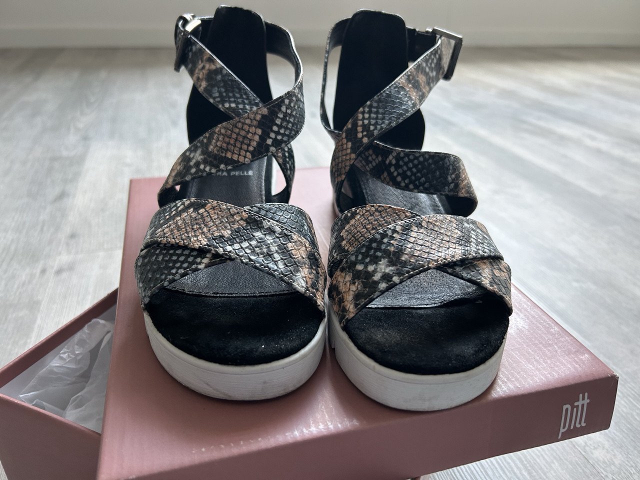 Sandalen (39) multi snake Pitt