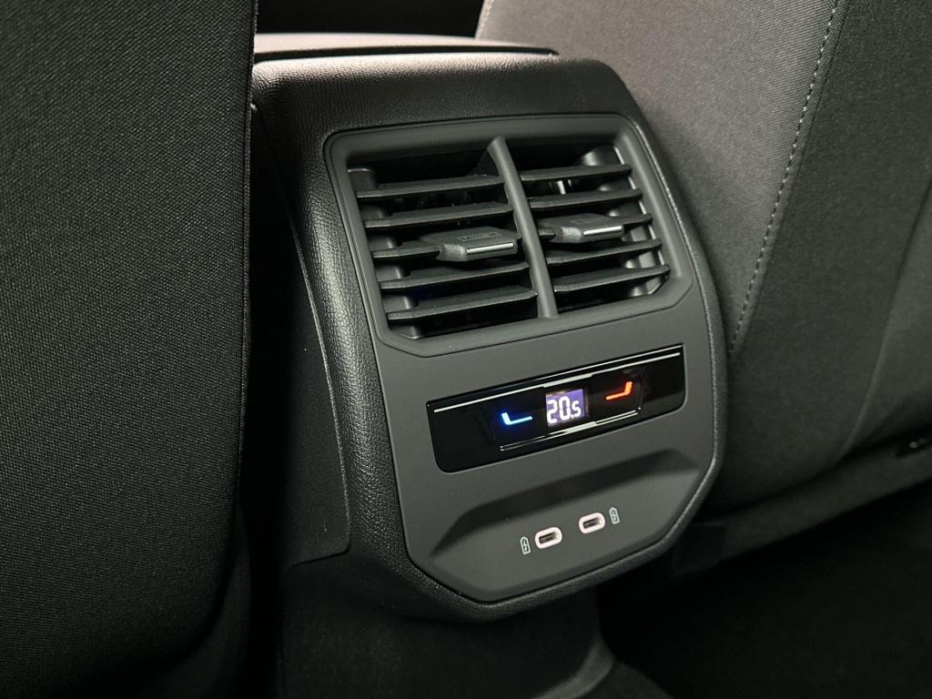 Seat Leon style business intense 1.5 tsi ehybrid 150 kw / 20