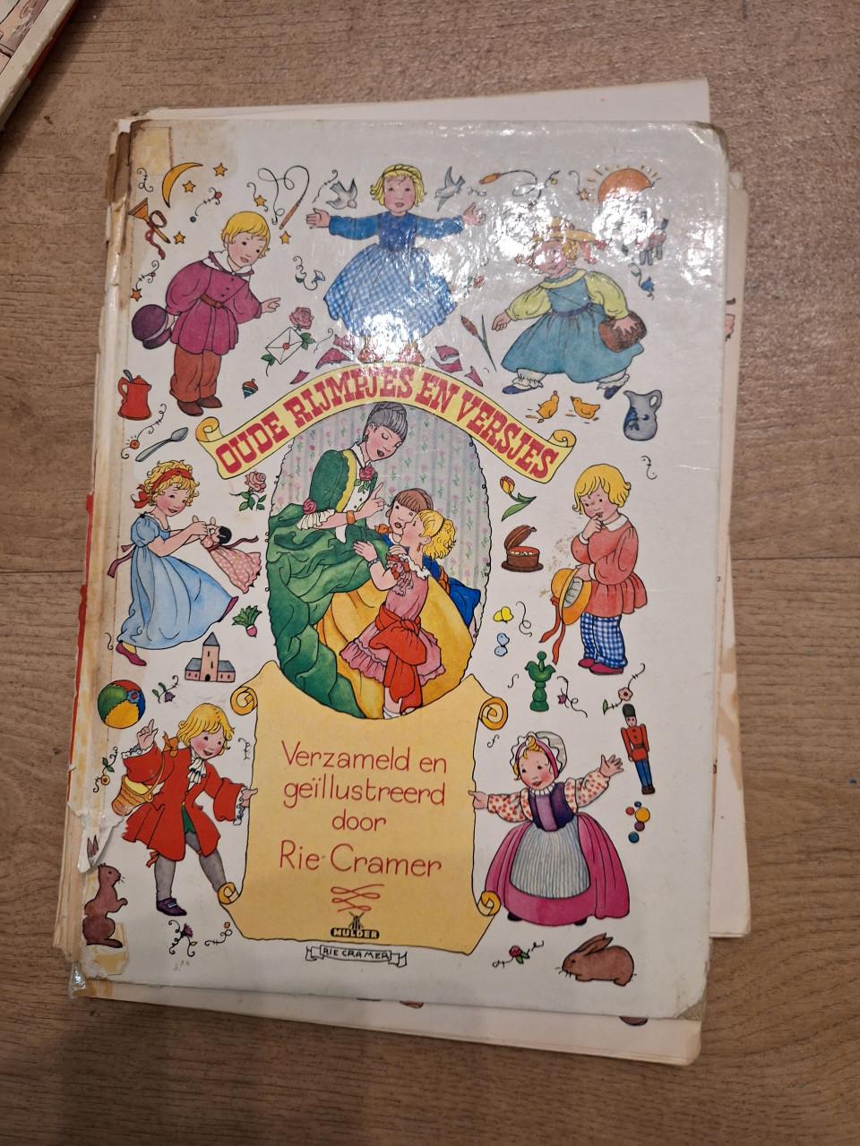 Gratis boekje Rie Cramer versjes