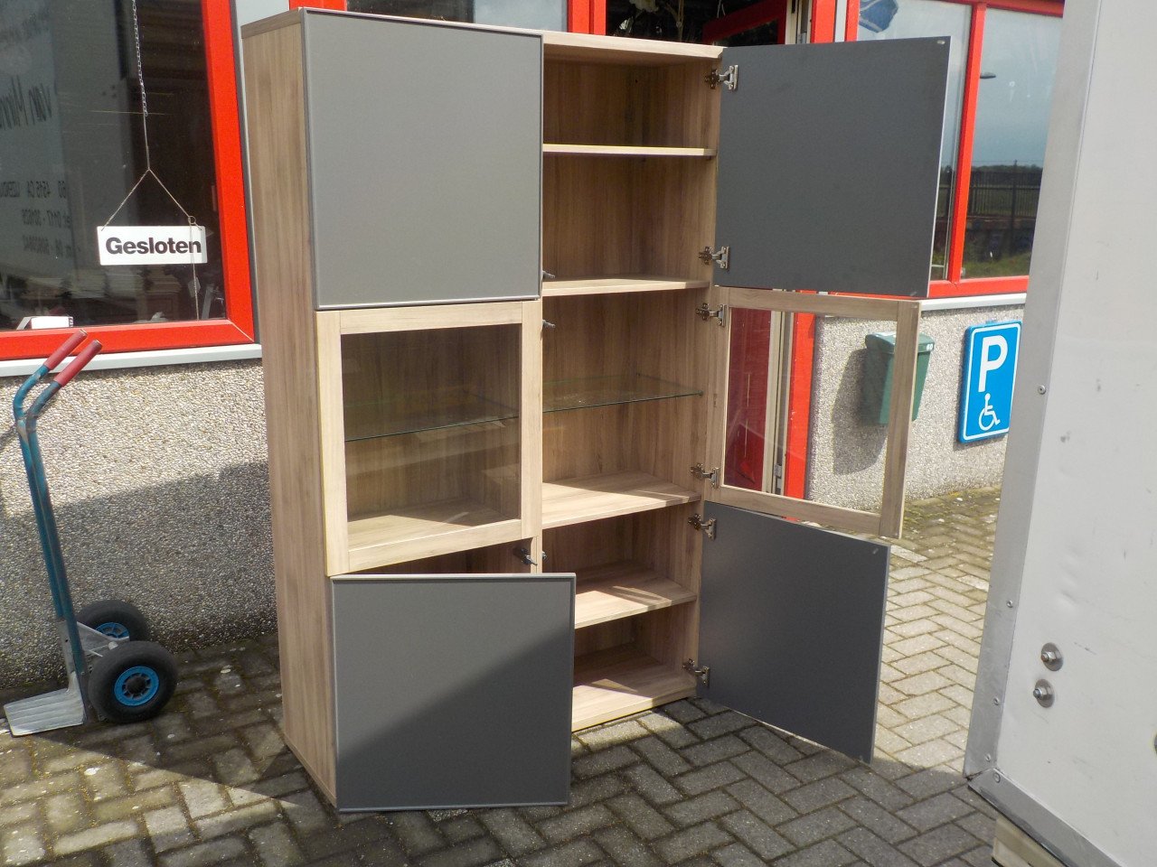 In vrijwel nieuw staat 2 delig wandmeubel opruimprijs 95 euro