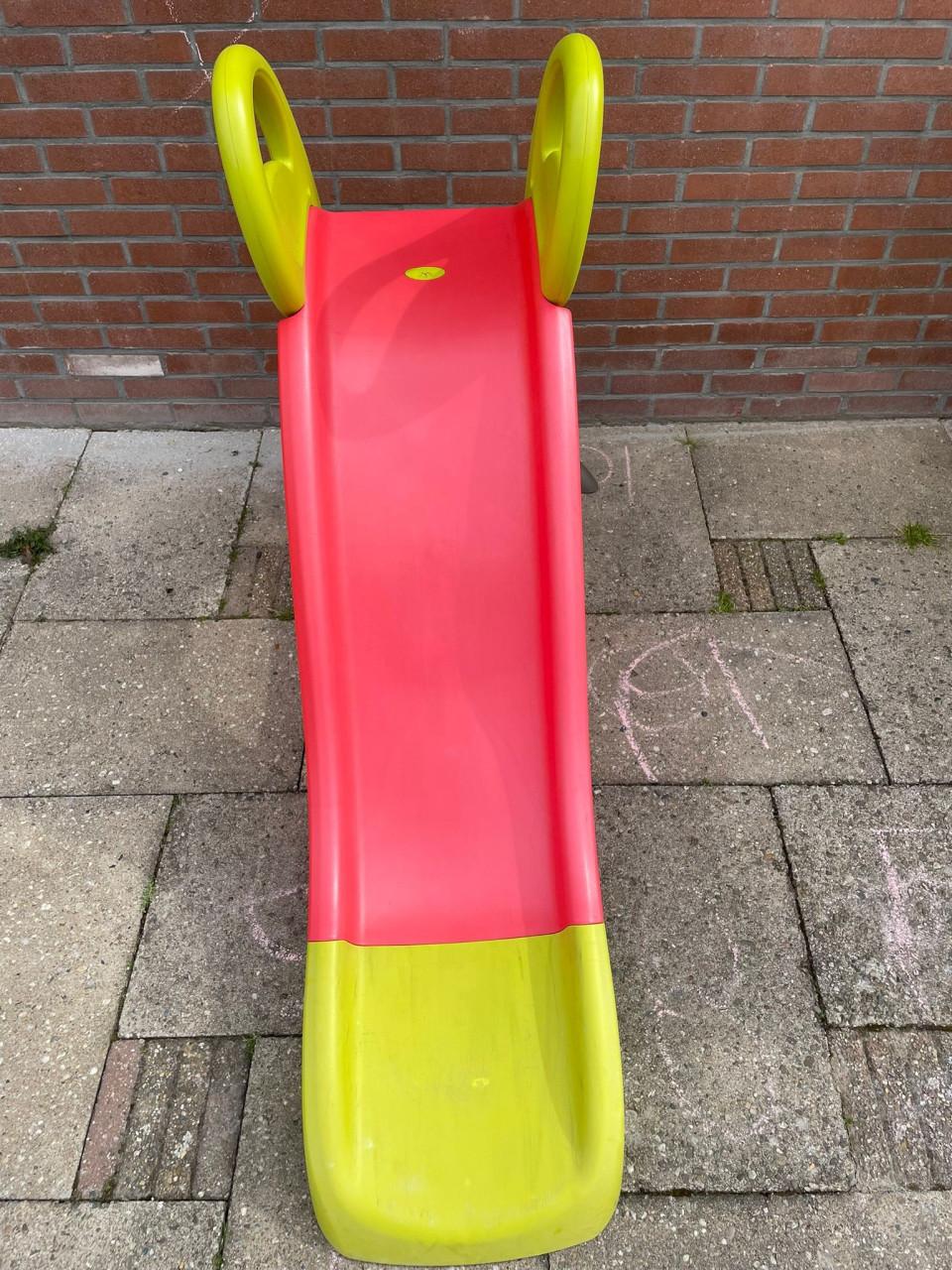 Smoby speelhuis + buitenkeuken, deurbel + ( water) glijbaan