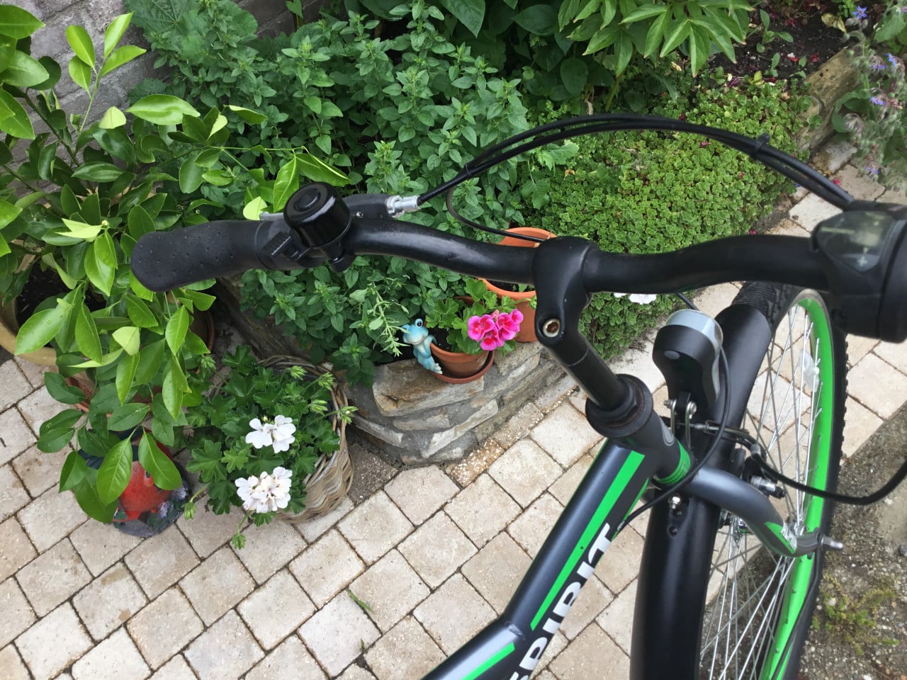 Jongensfiets met 3 versnellingen, handrem, achteruit trap rem,verlichting.