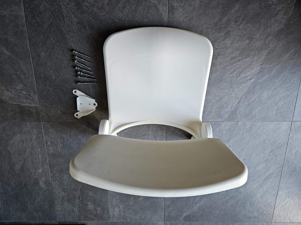 Handycare Indigo inklapbare douchestoel met rvs bevestigingsbouten