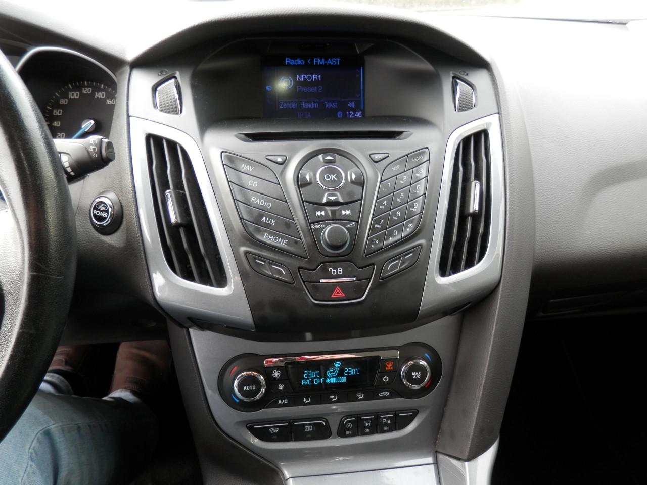 Auto Garant Biedt Aan: Ford Focus 1.6 First Edition