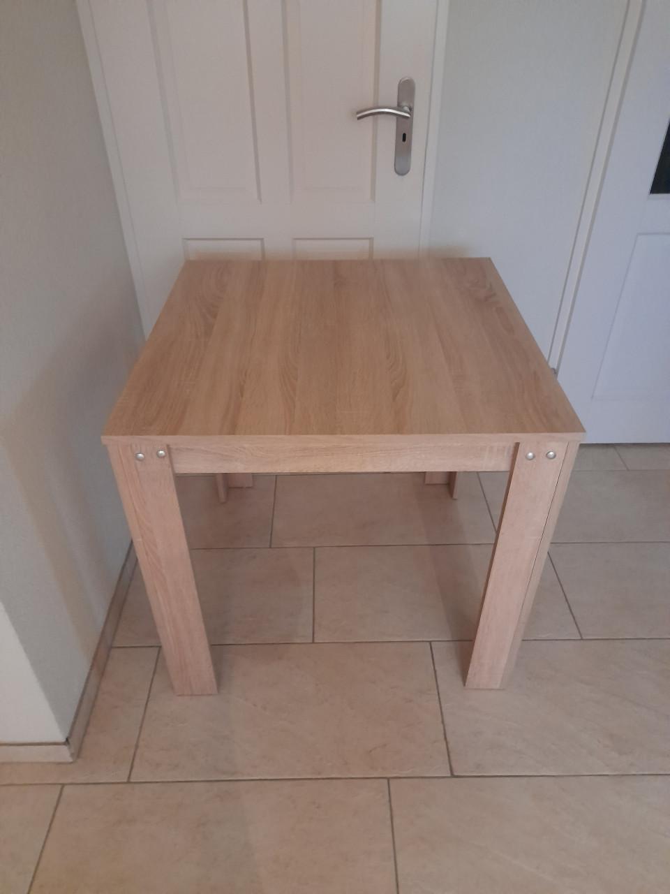Mooie tafel 80 x 80 x 75H (in goede nette staat )