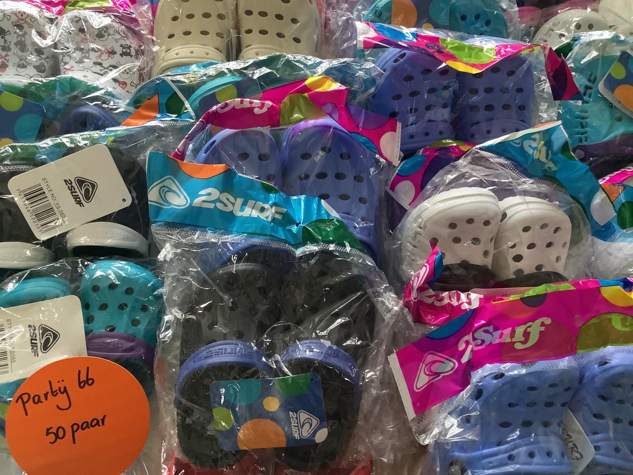 Partij leuke kinder klompen. ( partij 66)