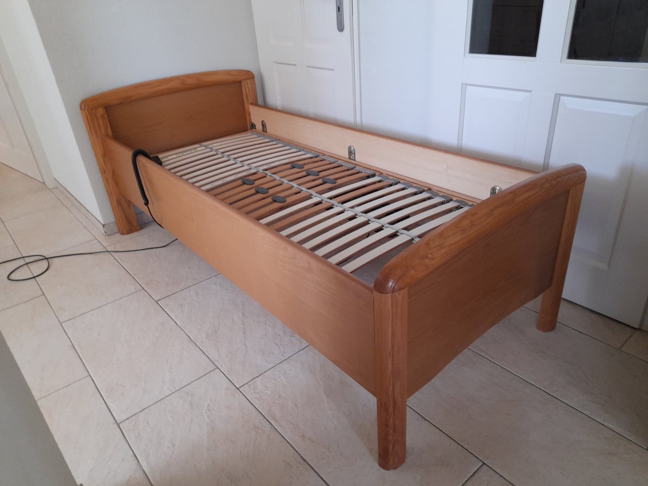 Elektrisch verstelbare Senioren bed 80 x 190 (in goede staat)