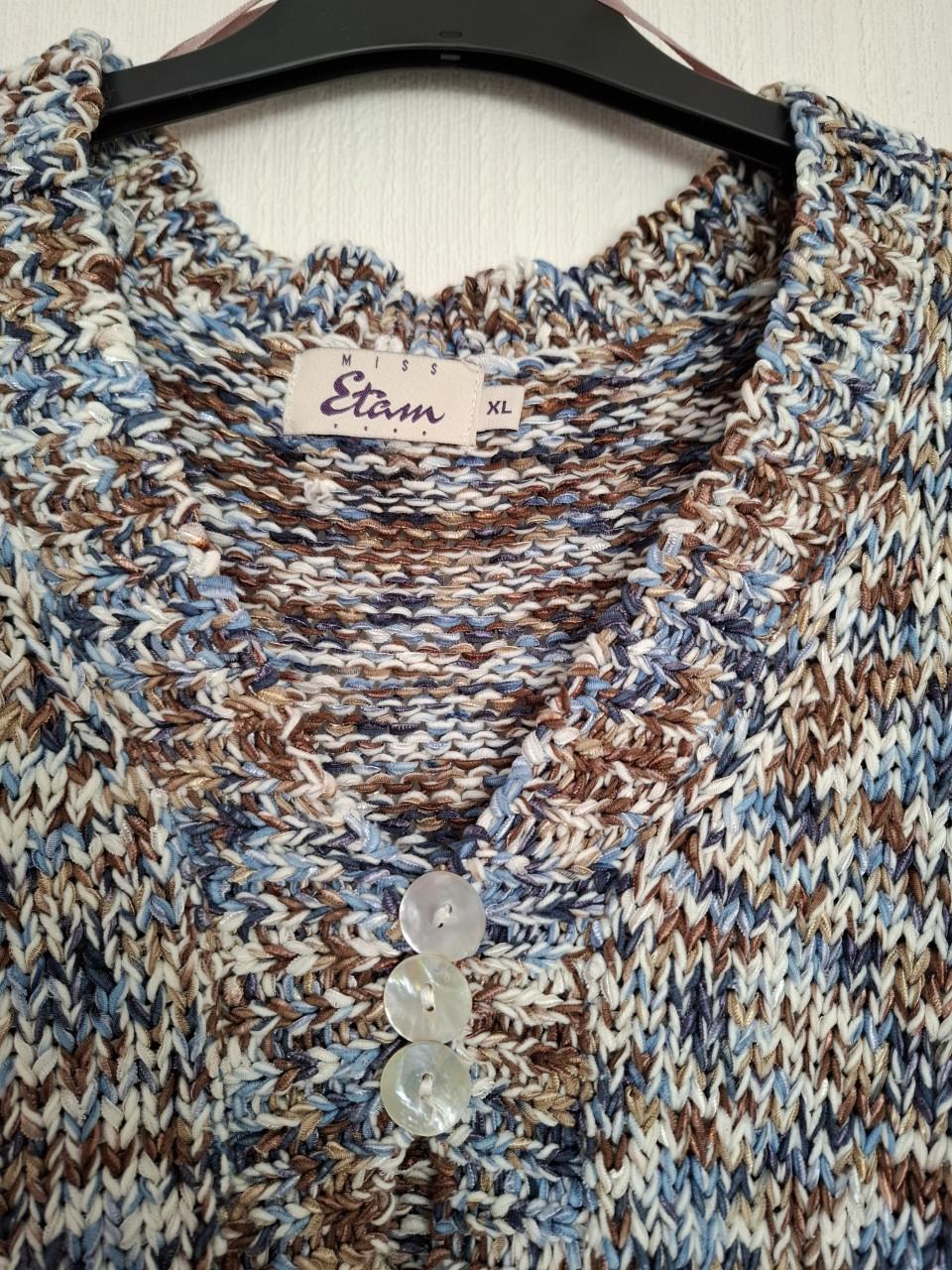 Miss Etam gemêleerd vestje, knoopsluiting en 3/4 mouw. XL