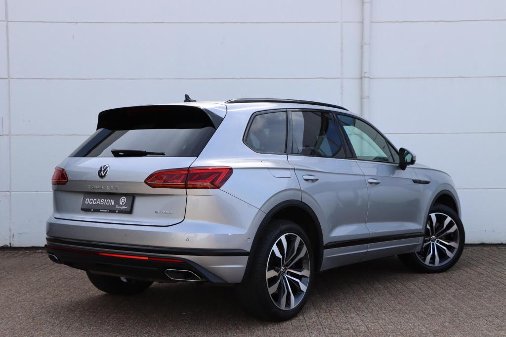 Volkswagen Touareg 3.0 tsi ehybrid 4motion elegance black style 367pk | soh