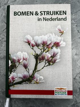 Boek: Bomen & struiken in Nederland (Postcode Loterij)