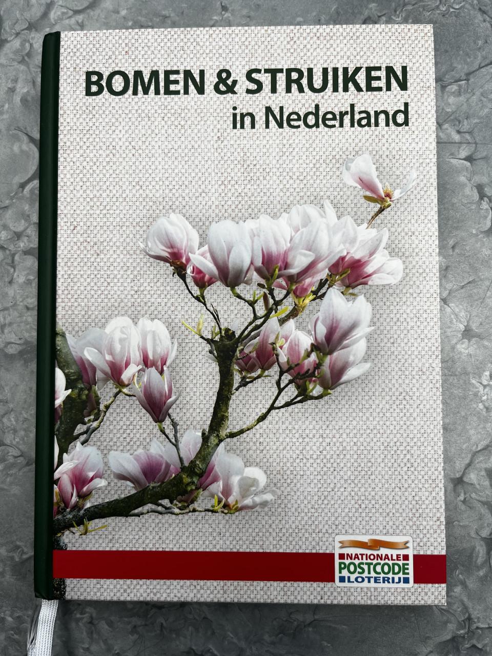 Boek: Bomen & struiken in Nederland (Postcode Loterij)