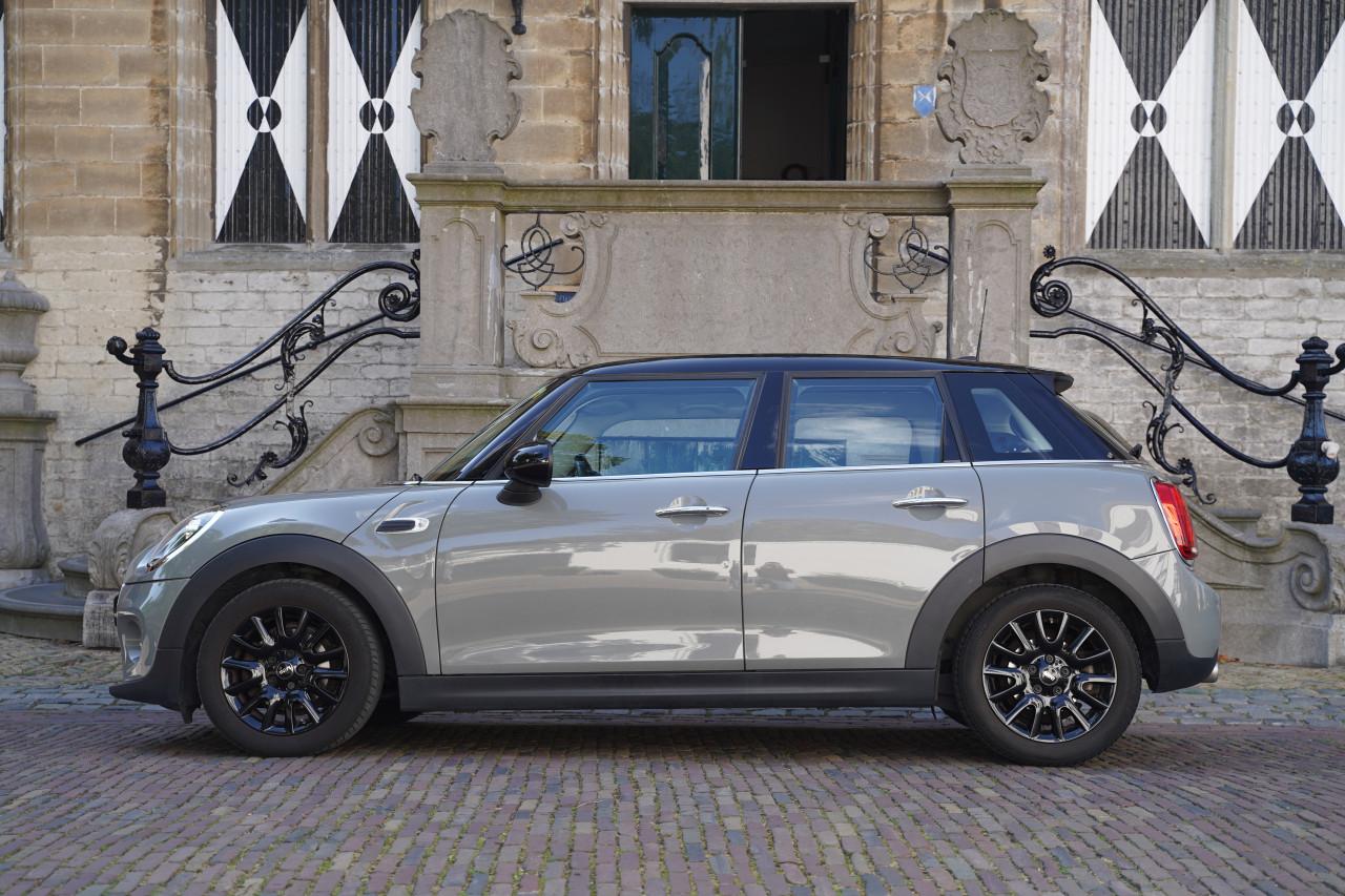 Zeer nette Mini 5-deurs Business I PANO I 2E EIG I 2019