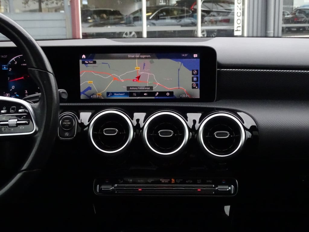 Mercedes-Benz A-Klasse 200 advantage | pano | 18" | led