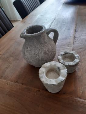 Betonnen kannetje en twee waxinelichtjes