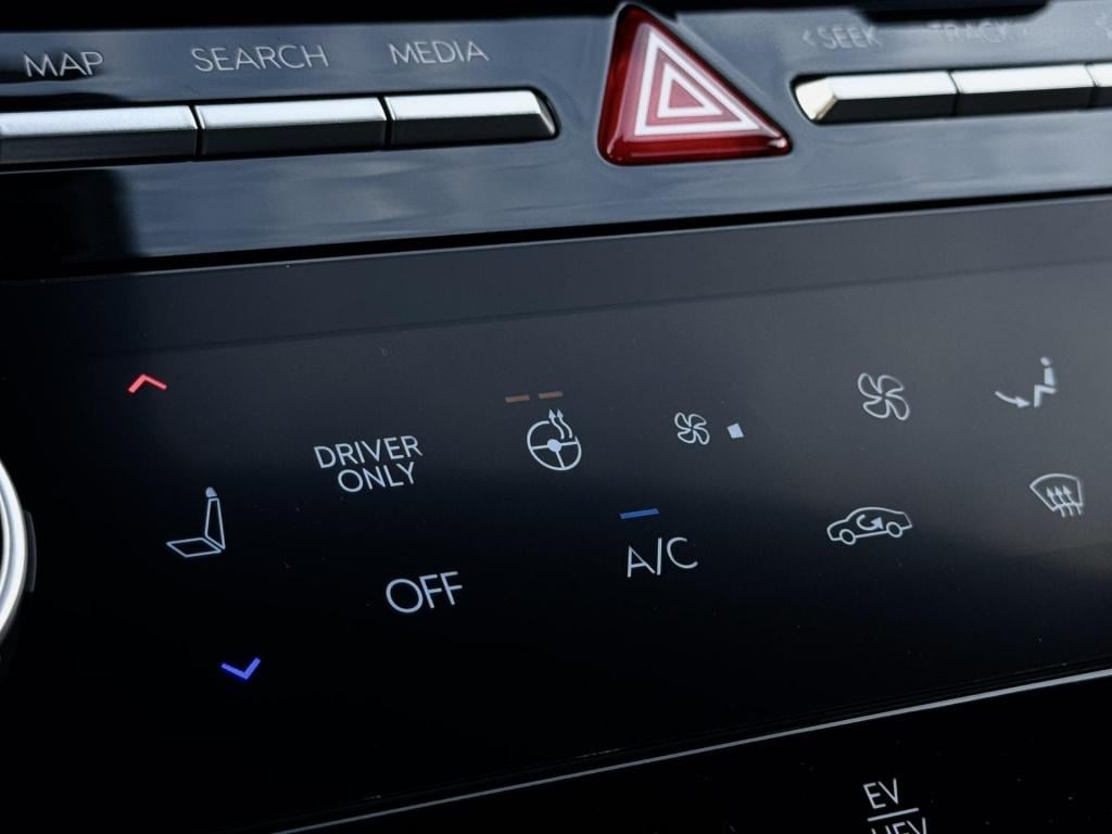 Hyundai Santa Fe 1.6 t-gdi phev black line 4wd 6p. cyber sage lakkleur