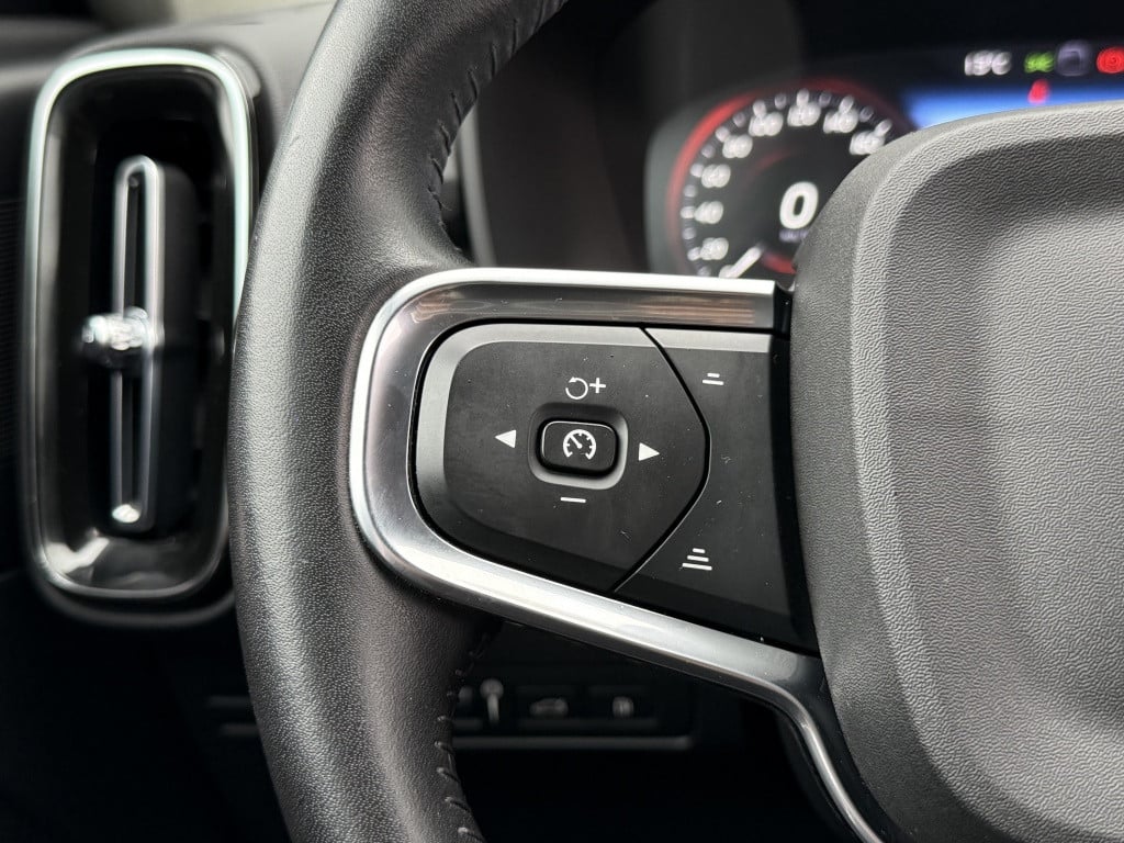 Volvo XC40 t5 262pk recharge business pro| navi| keyless| led| getint glas|