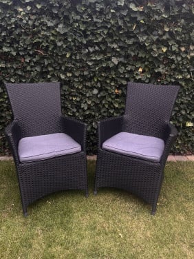 2 Wicker tuinstoelen zwart