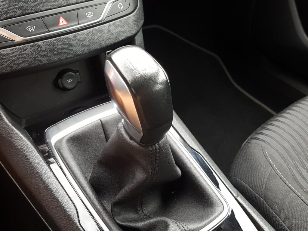 Peugeot 308 1.2 e-thp 110pk blue lease premium | navigatie | bt | cruise & 