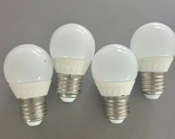 4 led kogels van met merk Calex.