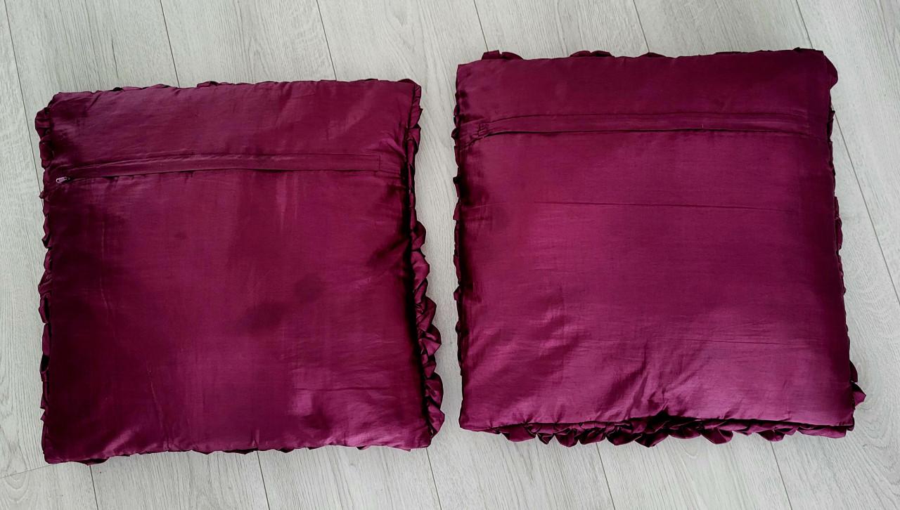 2 sierkussens satijnlook 45x45x4