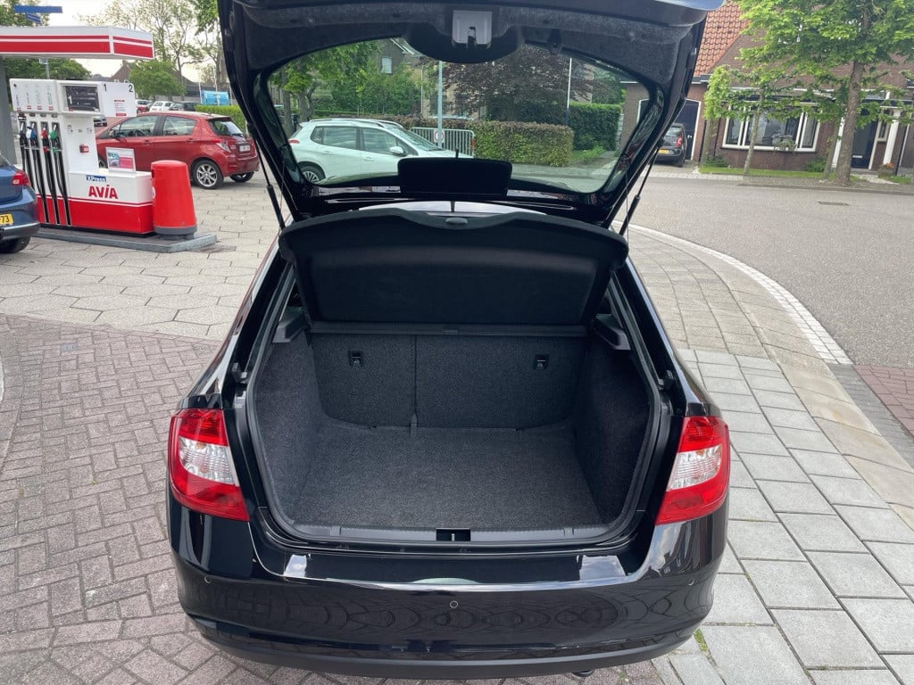 Skoda Rapid 1.2 tsi 66kw hatchback h5 edition