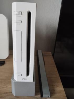 Complete Wii/22 games/2 controllers/hdmi