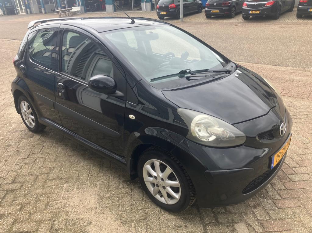 Toyota Aygo 1.0-12v sport airco