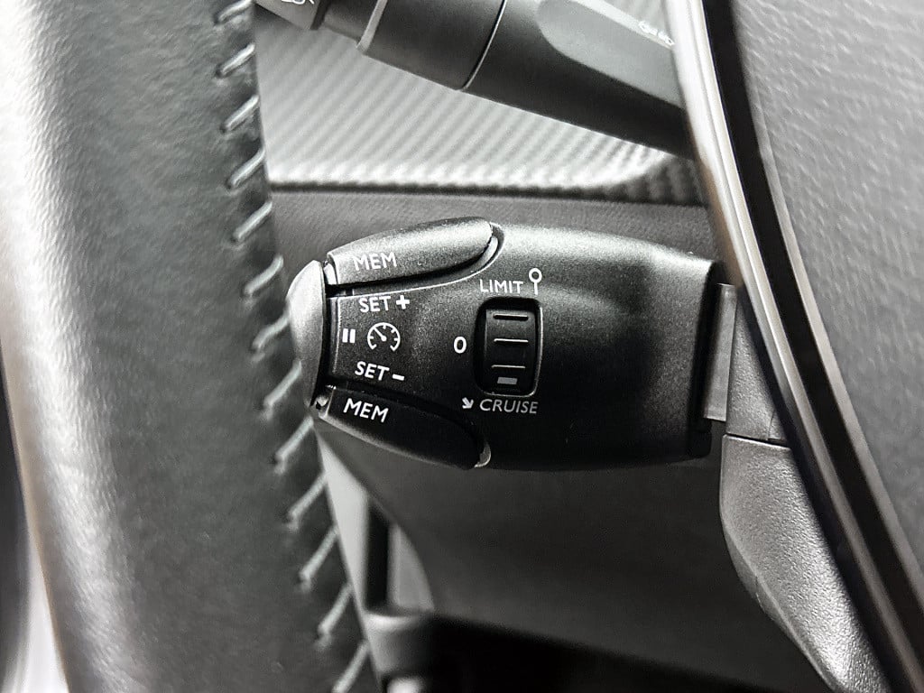 Peugeot 2008 puretech 100 pk allure | achteruitrijcamera | parkeersensoren 