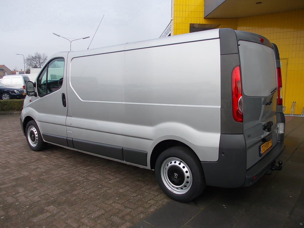 Opel Vivaro 2.0 cdti l2h1 airco, trekhaak 163000 km!!