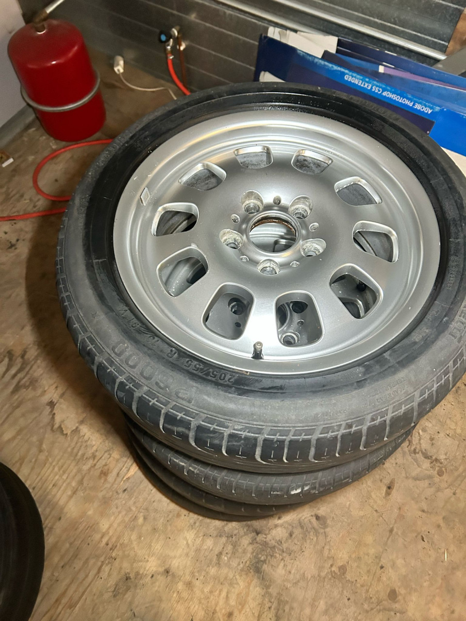 BMW 3 SERIE LICHT METALEN VELGEN-PIRELLI ZOMERBANDEN