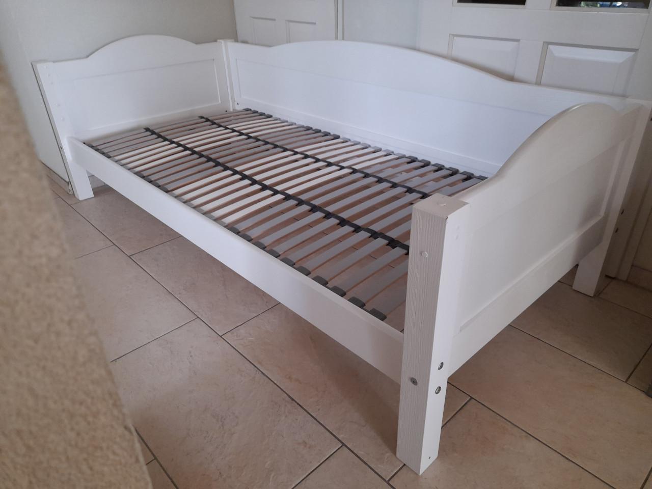 1 Persoons bed 90 x 200 (in goede nette staat )