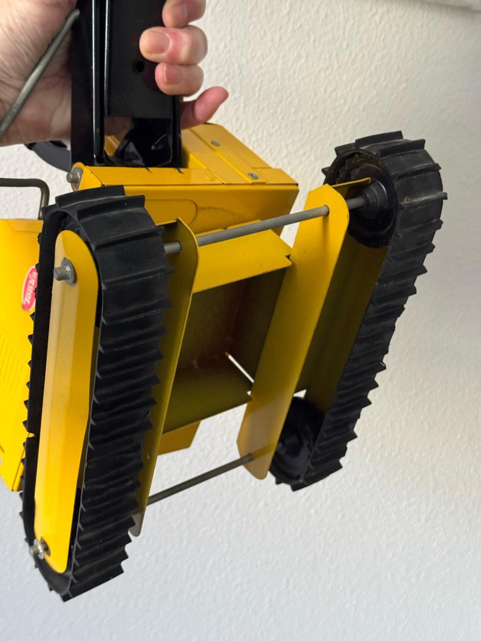 Vintage metalen graafmachine met rupsbanden van Tonka