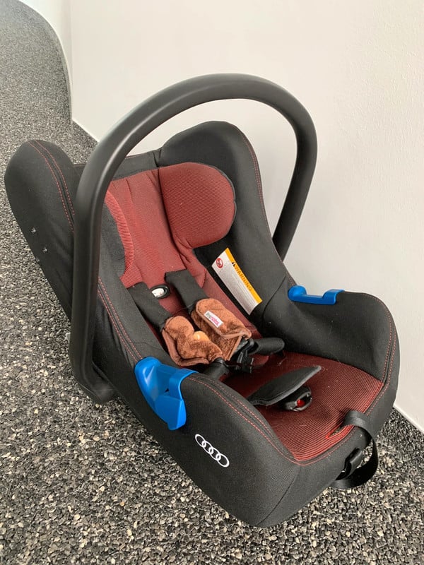 Audi kinderzitje met ISOfix basis en maxicosi