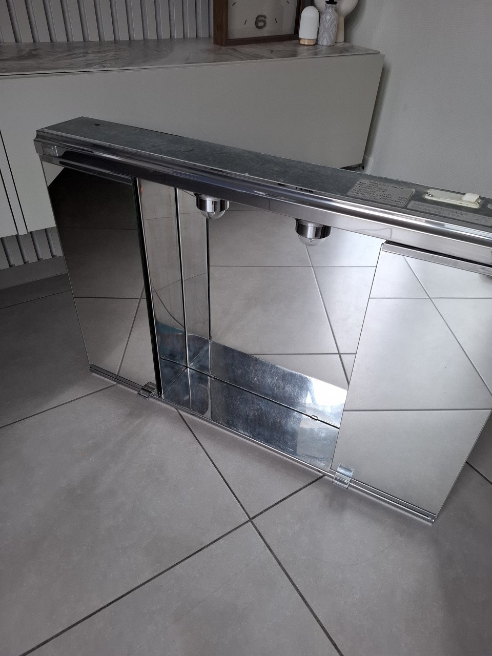 METALKRIS SIRIO spiegelkast.