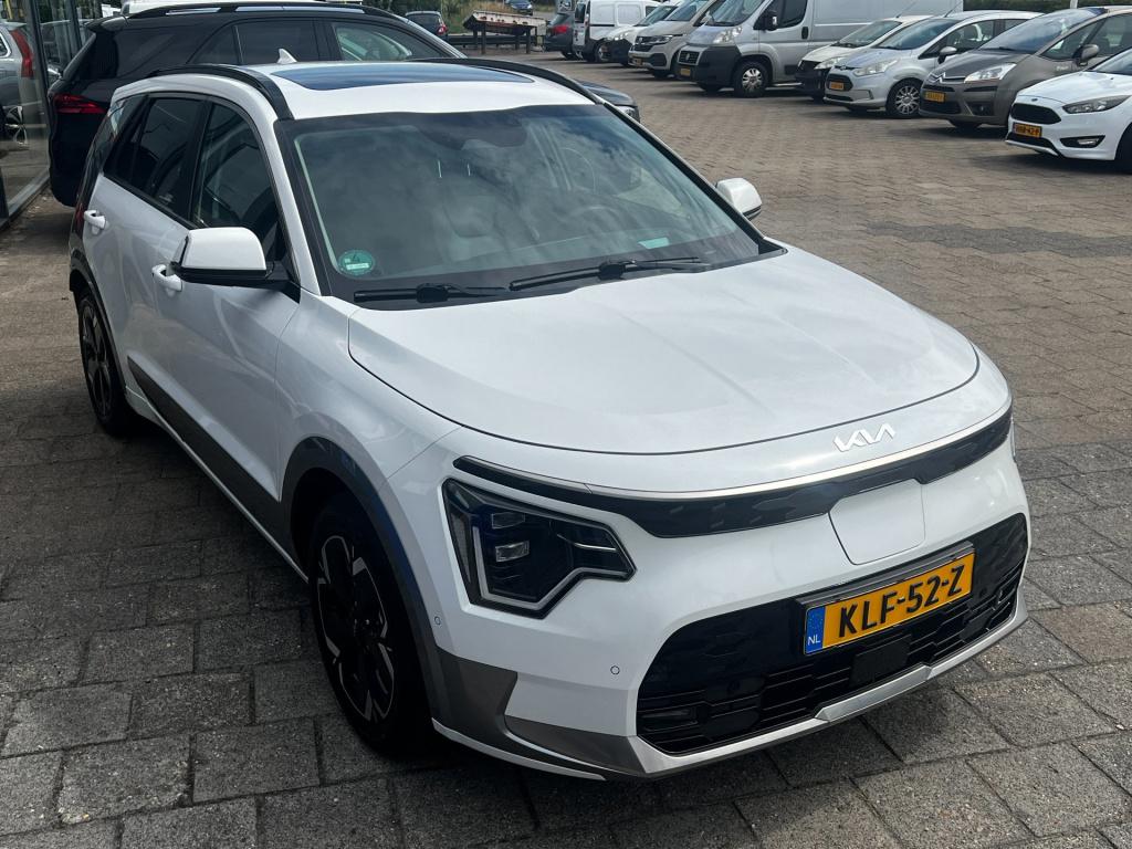 Kia Niro Ev executiveline 64.8 kwh full option, trekhaak afn. pearl white