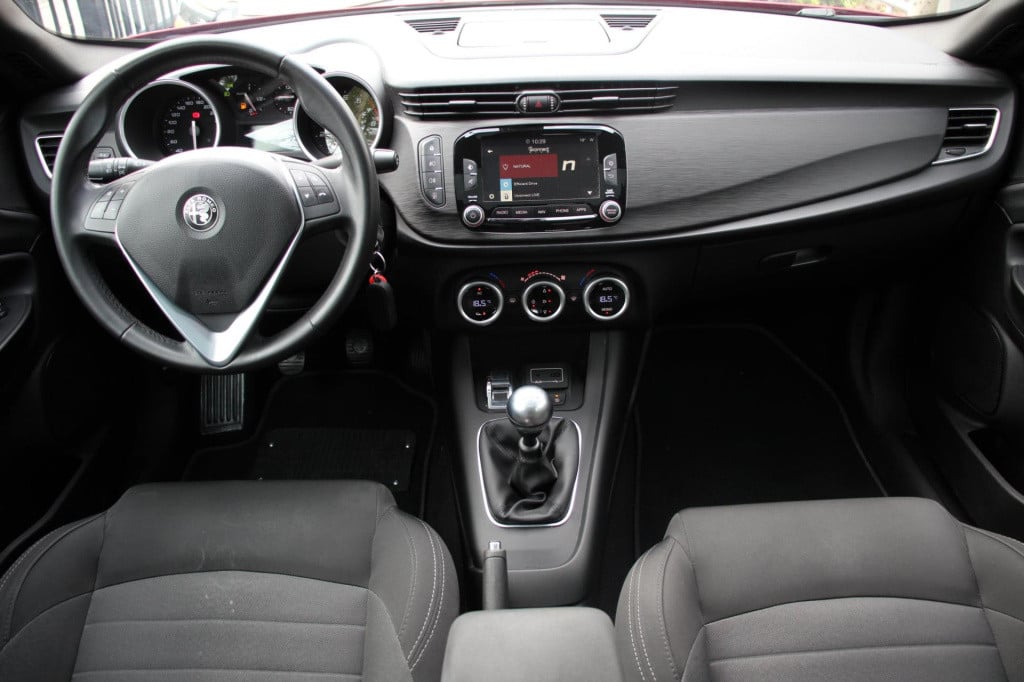 Alfa Romeo Giulietta 1.4 turbo multiair super - panorama dak - navi - stoel