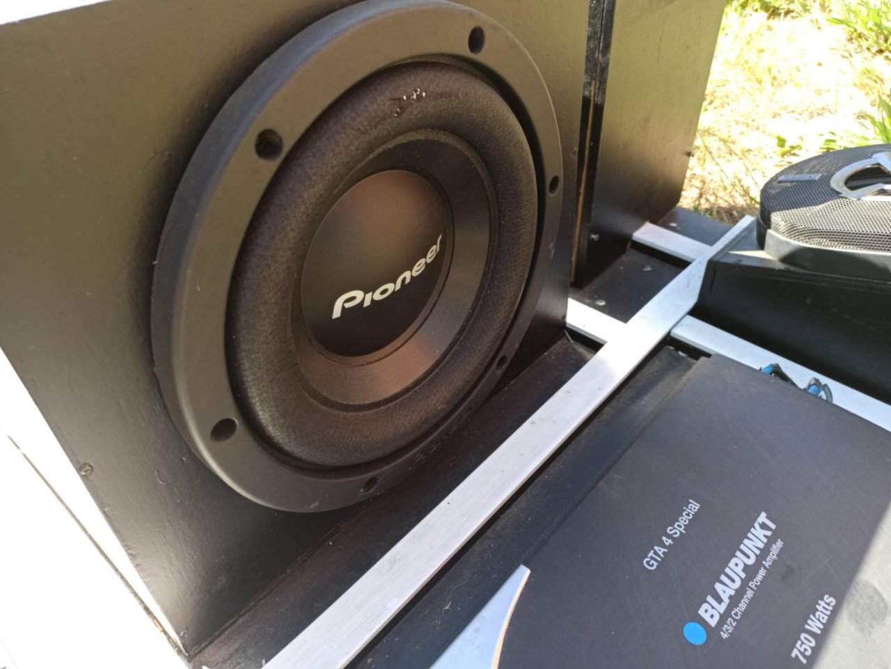 Radio Sony, speakers Axton, blaupunkt GTA 4 special