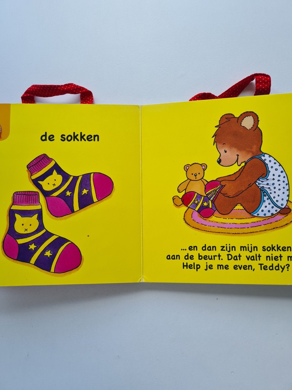 3 voorleesboekjes,  dieren, zelf aankleden en clown samen €2,50