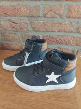 Splinternieuwe sneakers (met kaartje eraan) - maat 27