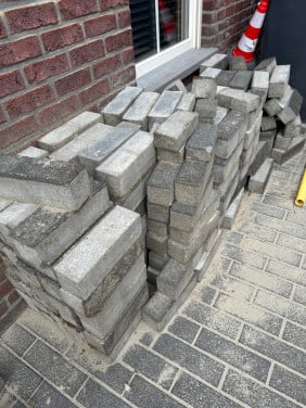 Gratis af te halen 3m2 klinkers ongeveer