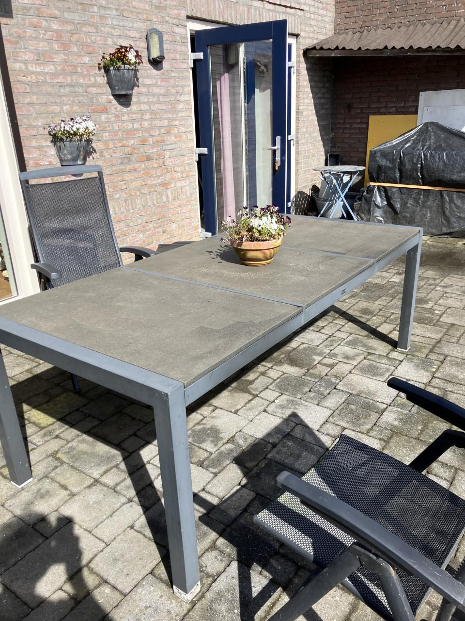 Tuintafel te koop