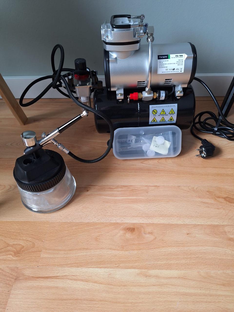 Te Koop: Airbrush compressor Fengda FD-186