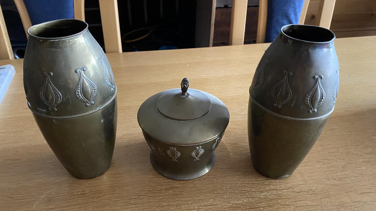 Brocante tinnen vaas en tabakspot
