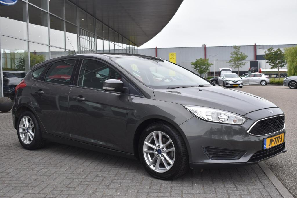 Ford Focus 1.0 trend | incl. nieuwe distrtibutieriem | trekhaak | airco | n