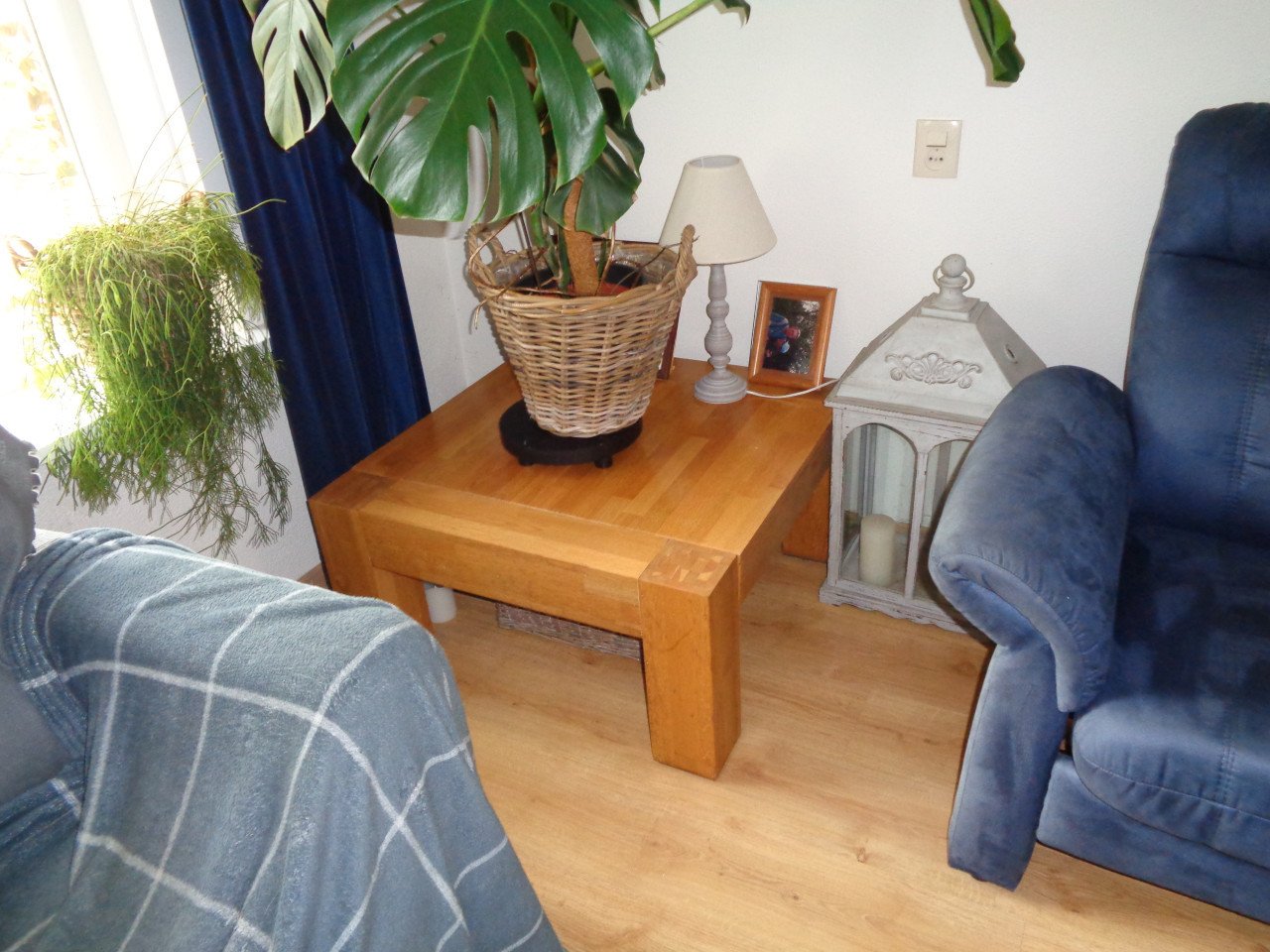 Eetkamertafel met 6 stoelen afm. 200x90   + Salontafel 80 /80