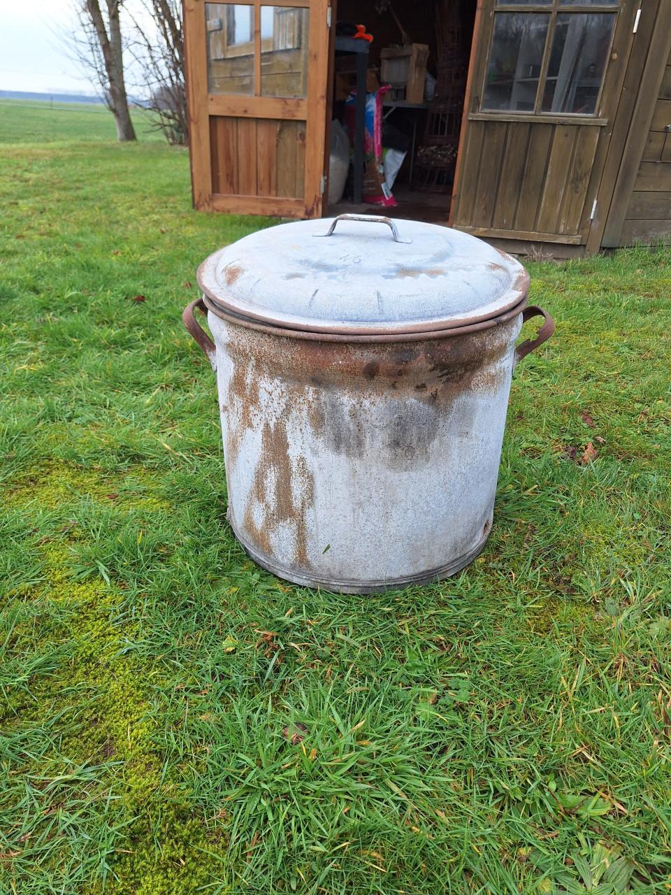 Zinken en email weckketels en emmers