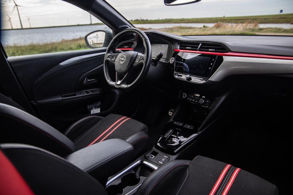 Opel Corsa 1.2 turbo gs black line / apple carplay / automaat / 360 camera 